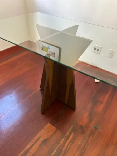 Base de mesa em madeira maciça de embuia - resistente e sofisticada