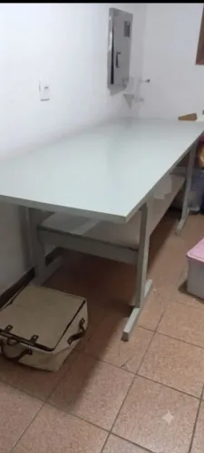 Bancada de madeira bruta / ideal para oficina ou artesanato 