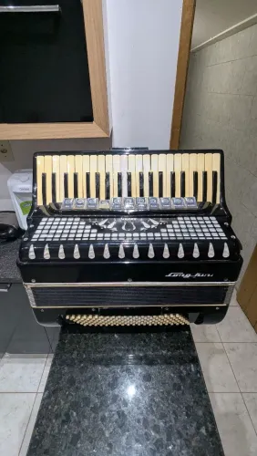 sanfona universal 120 baixos quarta de voz