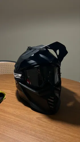 Capacete Fast Evo e Óculos Charger LS2 