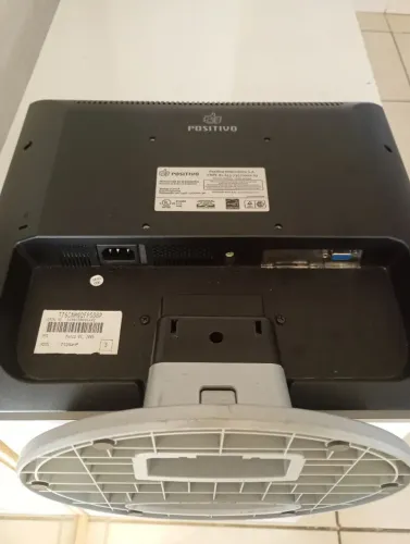 Monitor, especificações na foto. Não entrego.