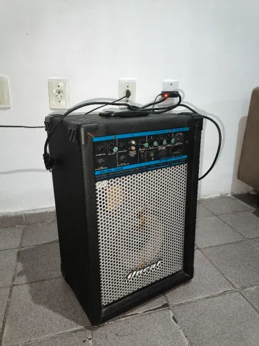 Caixa Amplificada Oneal OCM 208 ?