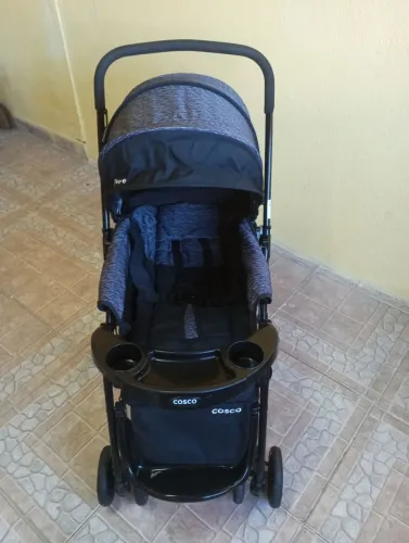 Vendo carrinho de bebê semi novo não faço entrega