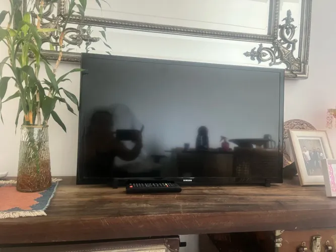 Smart TV Samsung 32" LED HD - Wi-Fi Integrado (Modelo UN32J4300