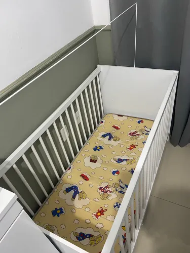 Berço infantil Seminovo com colchão 