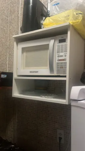 Microondas e suporte 