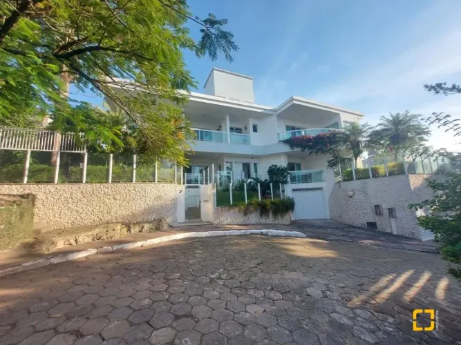 Prédio residencial em Canasvieiras, Beco dos Milionários.