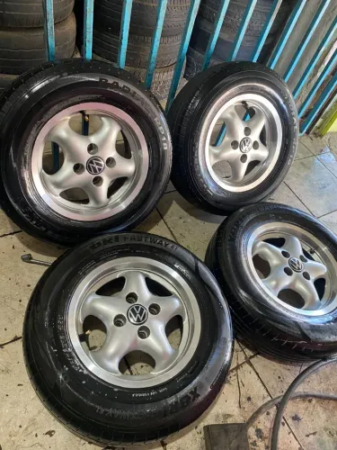 Aro 13 completa com pneus 