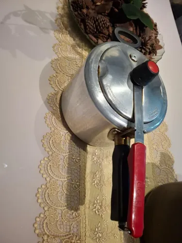 Panela de pressão O Clock