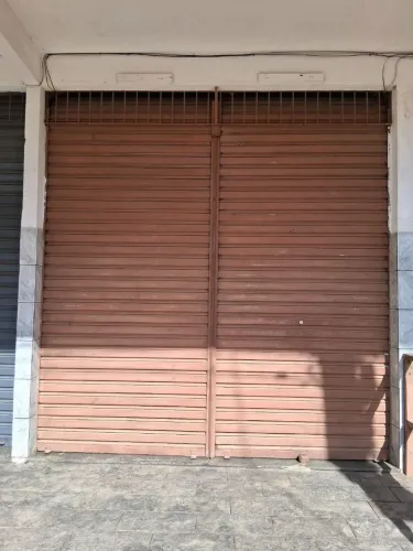 Vendo porta de aço! Excelente estado de conservação. 1,15 de altura largura 3m. Valor$1800