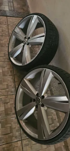 Rodas e pneus aro 20 furação 5/100 em excelente estado