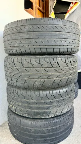 Jogo de 4 Pneus 225/45 R18 Usados em Bom Estado