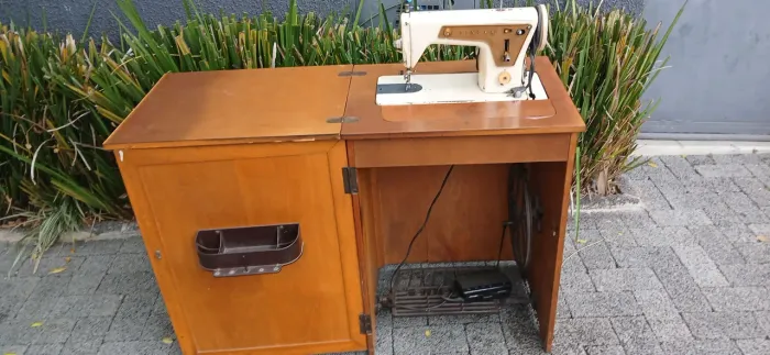 Maquina de Costura Singer Antiguidade