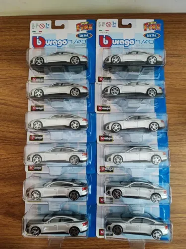 Lote 12 miniaturas Audi RS e-tron GT - Street Fire - 1/43 - Burago