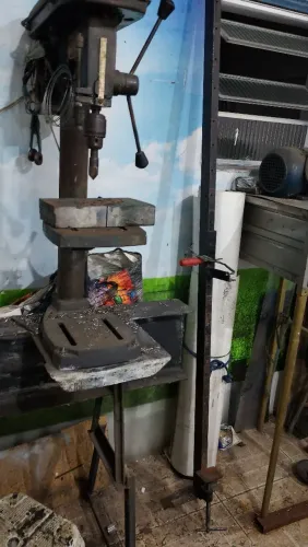 Vendo Furadeira de bancada.