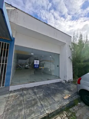 Imóvel em excelente localização, ao lado da UECE, com 56m² e 1 banheiro.