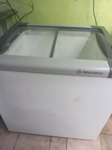 Freezer semi nova