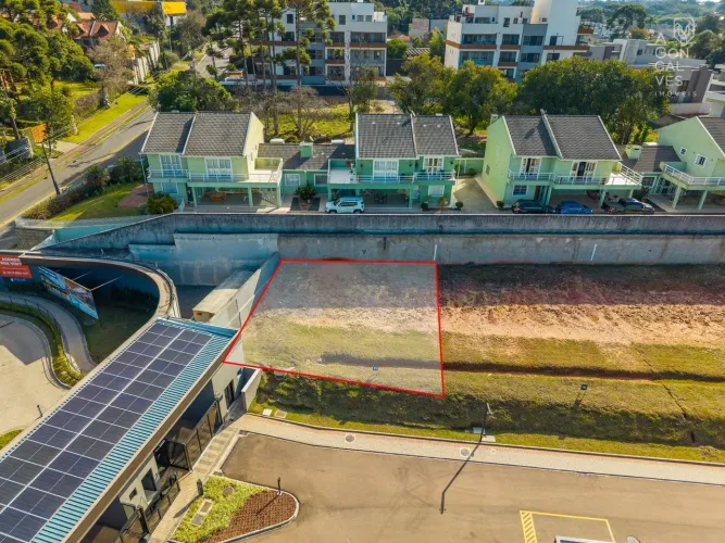 Terreno no Condomínio Rivelare Barigui, próximo ao Parque Barigui, Santo Inácio, Curitiba