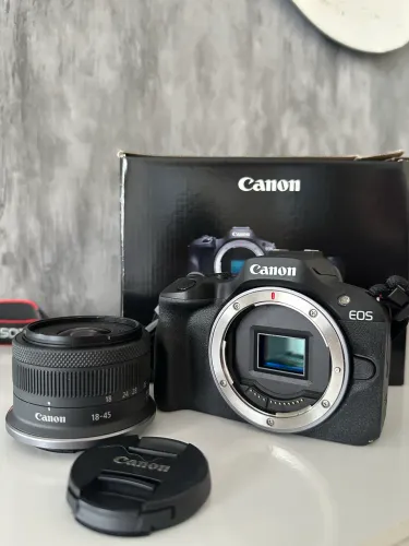 CANON R100