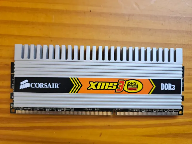 Memória DDR3 Corsair XMS3
