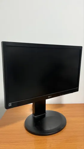 Monitor LG Flatron 20M35PD-M 20" LED - Usado, Funcionando, C/ Cabos