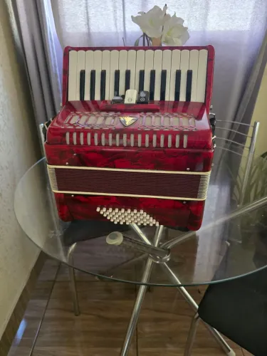 Vendo acordeon 48 baixos eagle