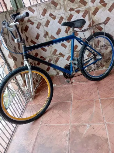 Bicicleta com marchas precisando trocar apenas o cabo para funcionar normal