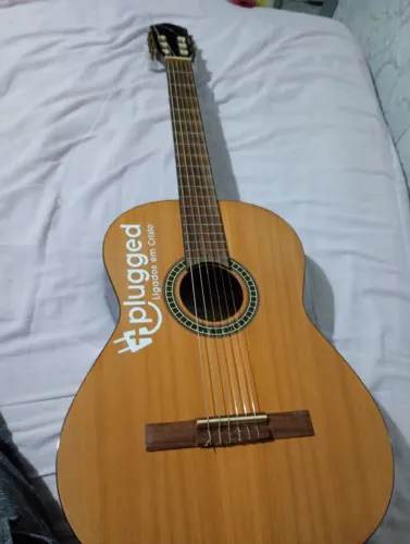 Vendo kit com violão Giannini GCX-15N em bom estado, ideal para iniciantes ou uso casual.