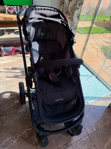 Carrinho + bebê conforto Fisher Price