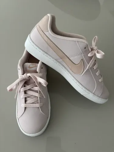 Tênis Nike Court Royale