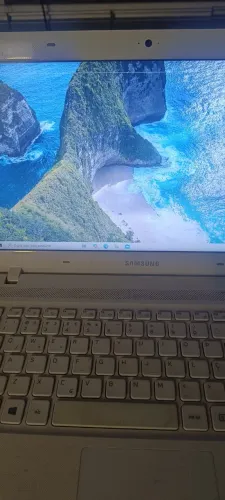 Vendo notebook Samsung I3 branco