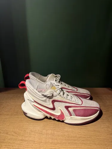 Nike cosmic unity 2