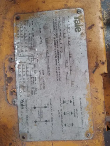 VENDO EMPILHADEIRA USADA E PRECISANDO DE REPAROS