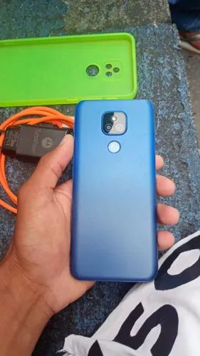 Celular  pra ir rápido semi novo  450$