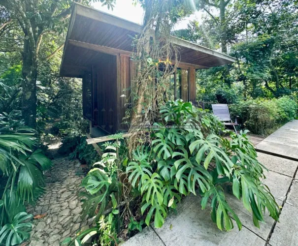 Cond. Vila Taguaí - Quatro Quartos. Casa ÚNICA. Conceito ecológico sustentável tropical.