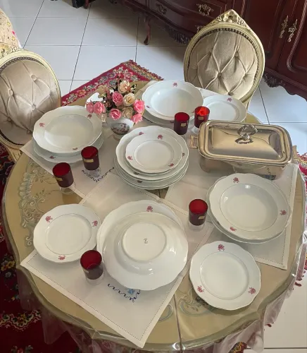 Conjunto de jantar de porcelana Steatita Paraná com 18 unidades