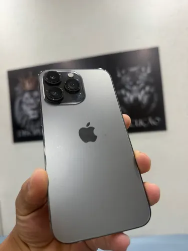 iPhone 13 Pro 256 GB/ bem conservado/ o flash e a lanterna não funciona.