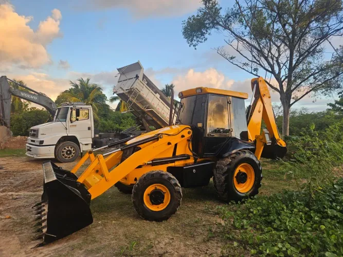 Vendo Retroescavadeira JCB