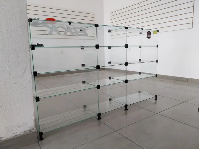 Balcões em vidro modulado temperado novos e usados.