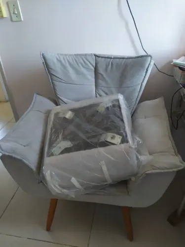 Kit Poltrona Amamentação + Puf descanso de pés.
