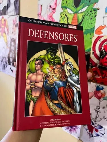 Defensores Salvat capa vermelha