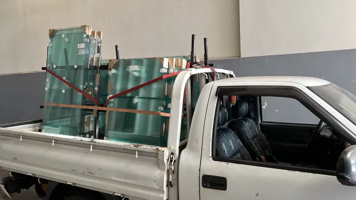 Frete Específico com Suporte para Transporte de Vidros e Espelhos