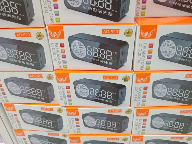 Lindo radio relógio bluetooth sem fio bateria produto novo