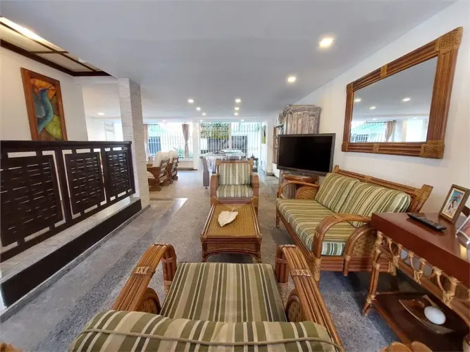Casa de Vila à venda com 4 quartos, sendo 2 suítes, em Tijuca, Rio de Janeiro - RJ