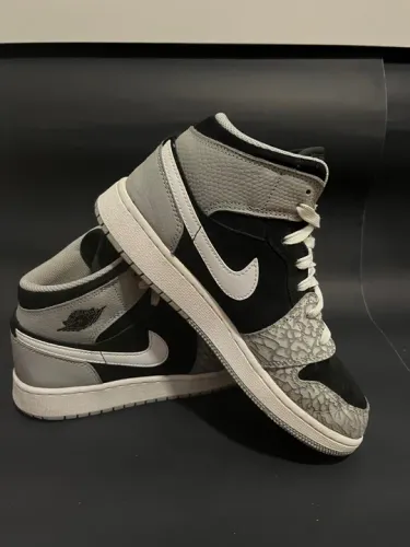 Tênis Nike Air Jordan 1 Mid SE Elephant 
