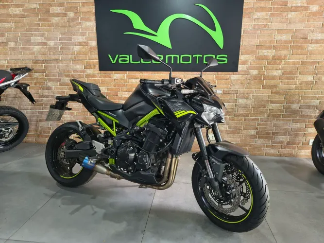 Kawasaki Z900 Equipada