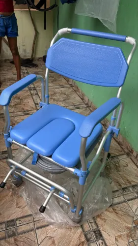 Cadeira de banho Dellamed ( suporta ate 150 quilos )