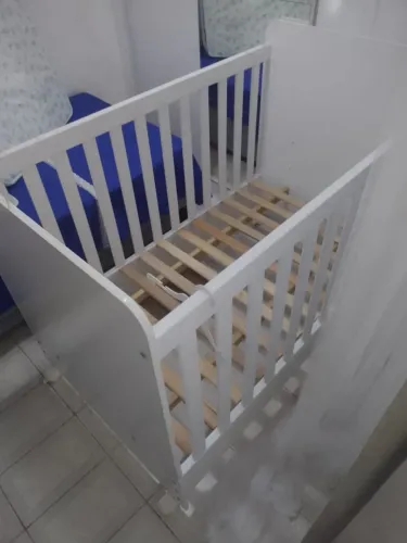Berço branco, vira mini cama 3 em 1