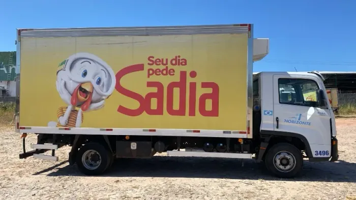 Caminhão 11180 Woskswagen com Bau refrigerado de 5,5 Metros , com Aparelho TK V500 