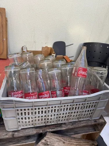 20 vasilhames vazios de coca cola de 1 litro 